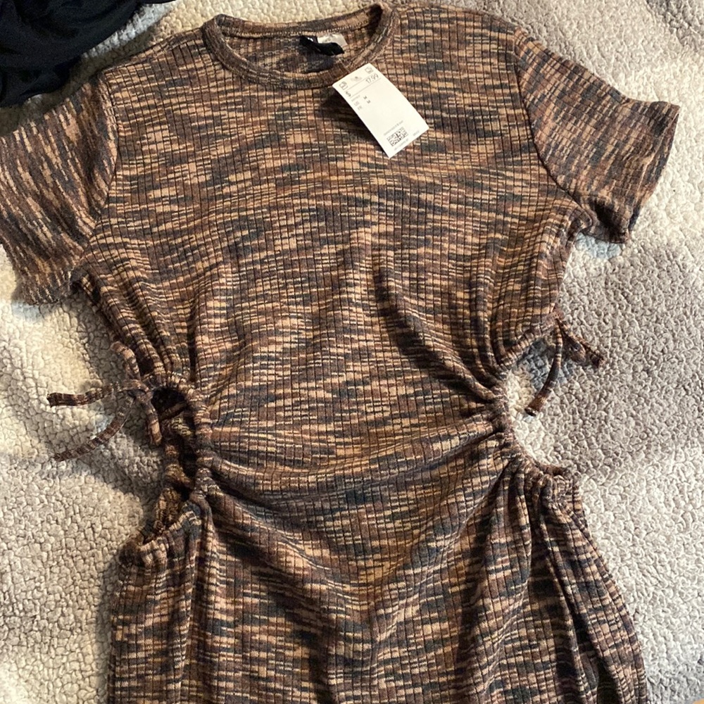 NWT cut out side dress